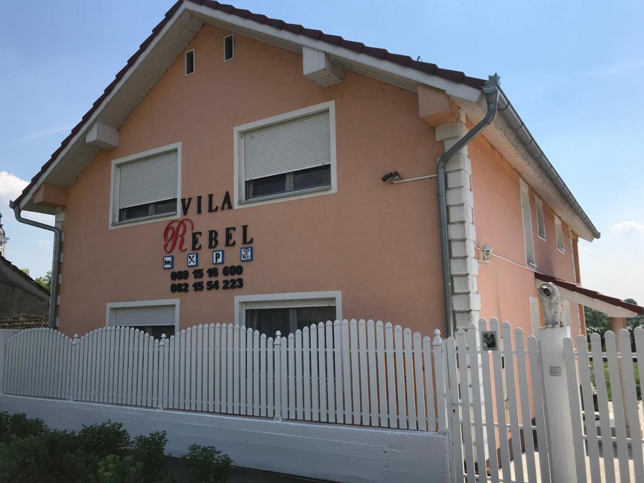 Guesthouse Rebel Deliblato Buitenkant foto